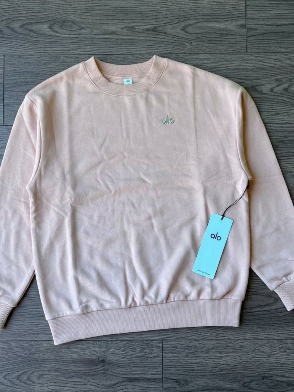 NWT ALO Yoga Accolade Crewneck Sweatshirt Pink Quartz | Size XS - Picture 2 of 8